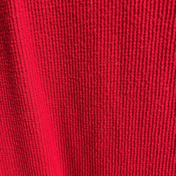 Maurice’s - Long John like material long sleeve tee - red - size m - Picture 2 of 2